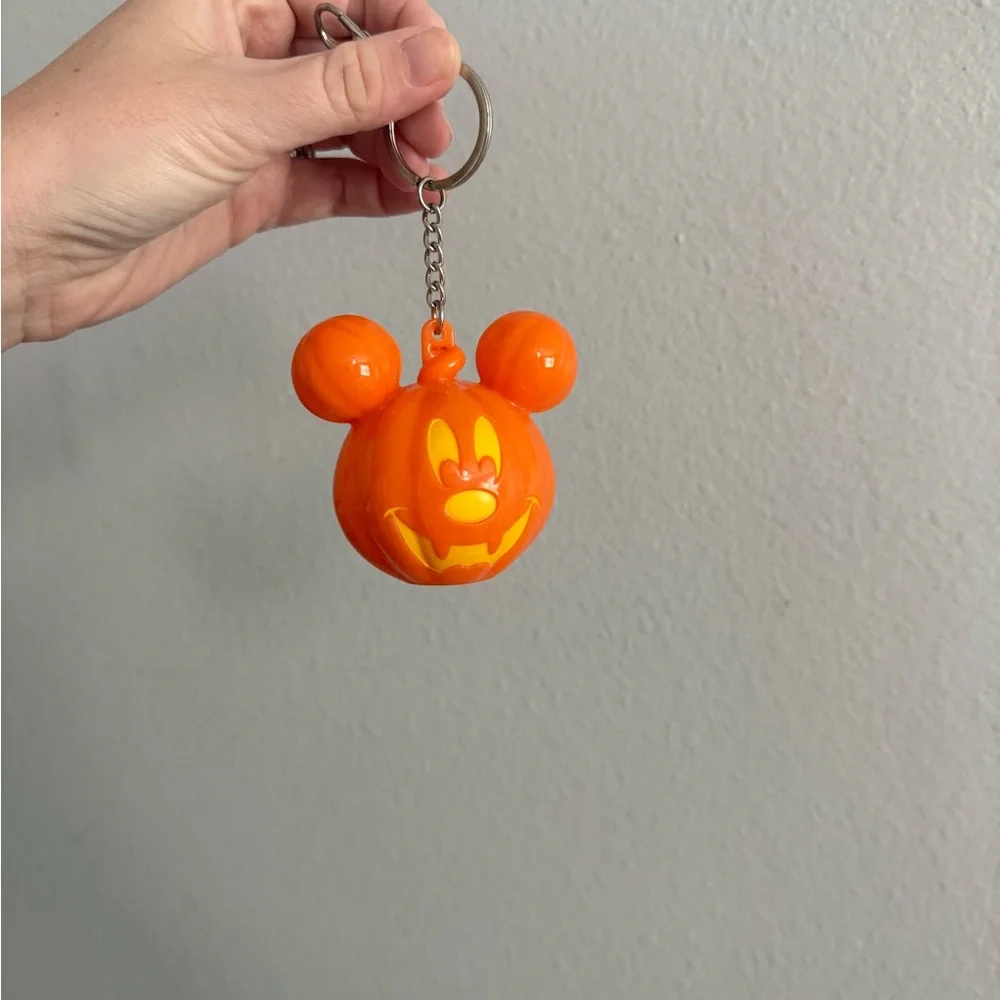 Light up Mickey Mouse Pumpkin Keychain - Picture 1 of 4